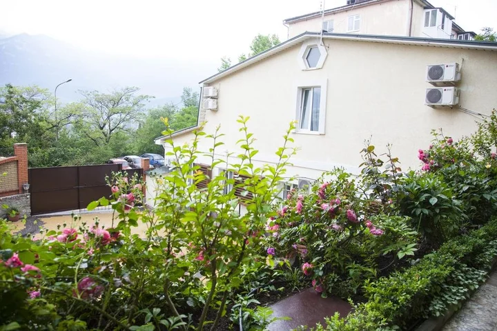 Ялта: Гостевой дом Floral Courtyard