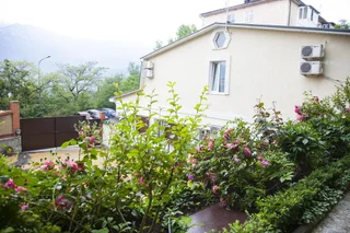 Ялта: Гостевой дом Floral Courtyard