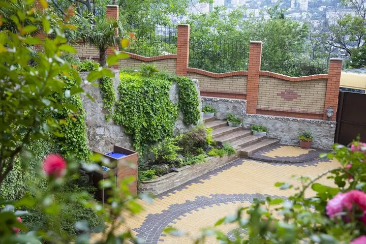 Ялта: Гостевой дом Floral Courtyard