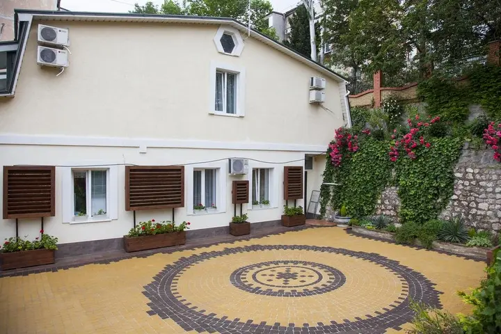 Ялта: Гостевой дом Floral Courtyard