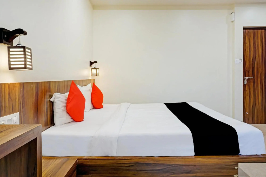 Ахмеднагар: Collection O 82198 Hotel Karishma Palace