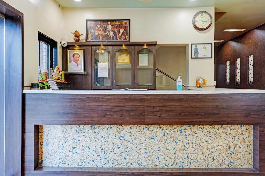 Ахмеднагар: Collection O 82198 Hotel Karishma Palace