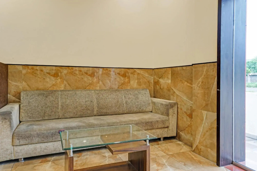 Ахмеднагар: Collection O 82198 Hotel Karishma Palace