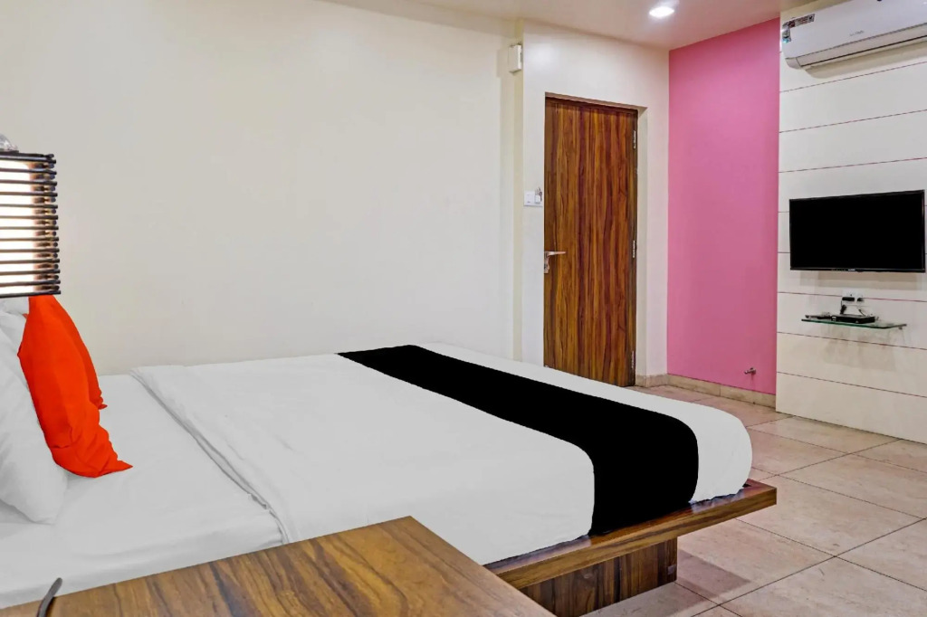 Ахмеднагар: Collection O 82198 Hotel Karishma Palace