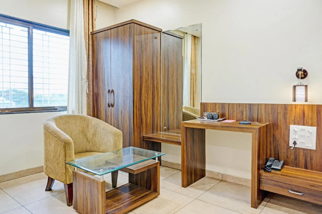 Ахмеднагар: Collection O 82198 Hotel Karishma Palace
