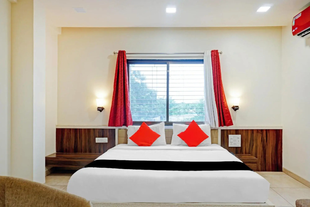Ахмеднагар: Collection O 82198 Hotel Karishma Palace