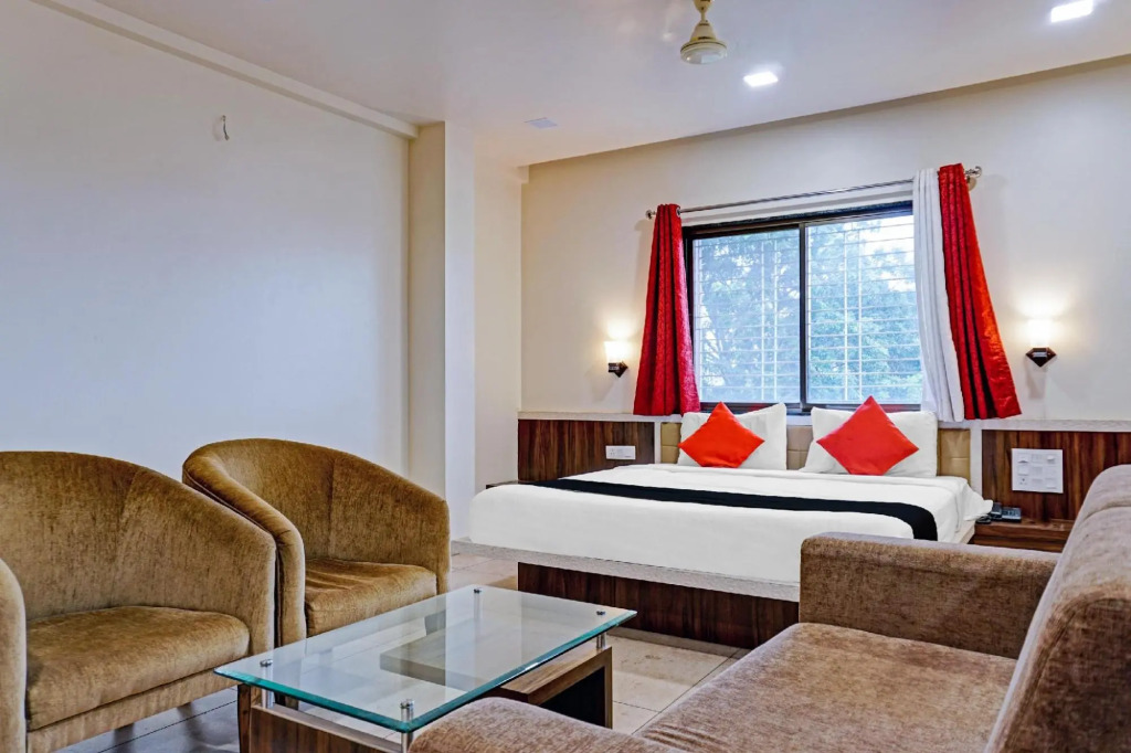 Ахмеднагар: Collection O 82198 Hotel Karishma Palace