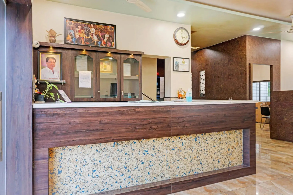 Ахмеднагар: Collection O 82198 Hotel Karishma Palace