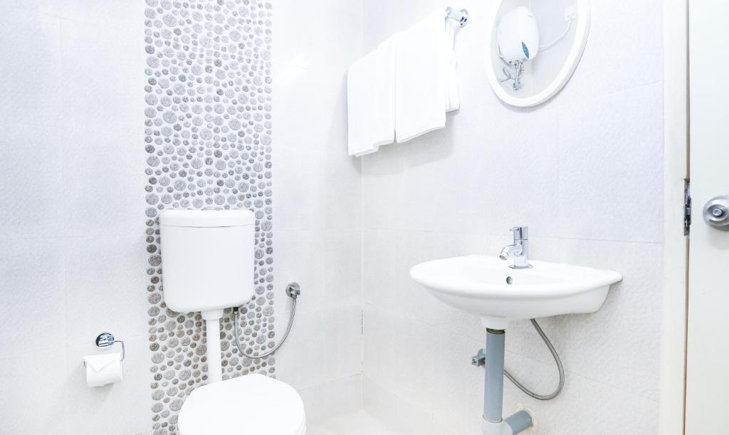 Уллал: Comforts Inn by OYO Rooms