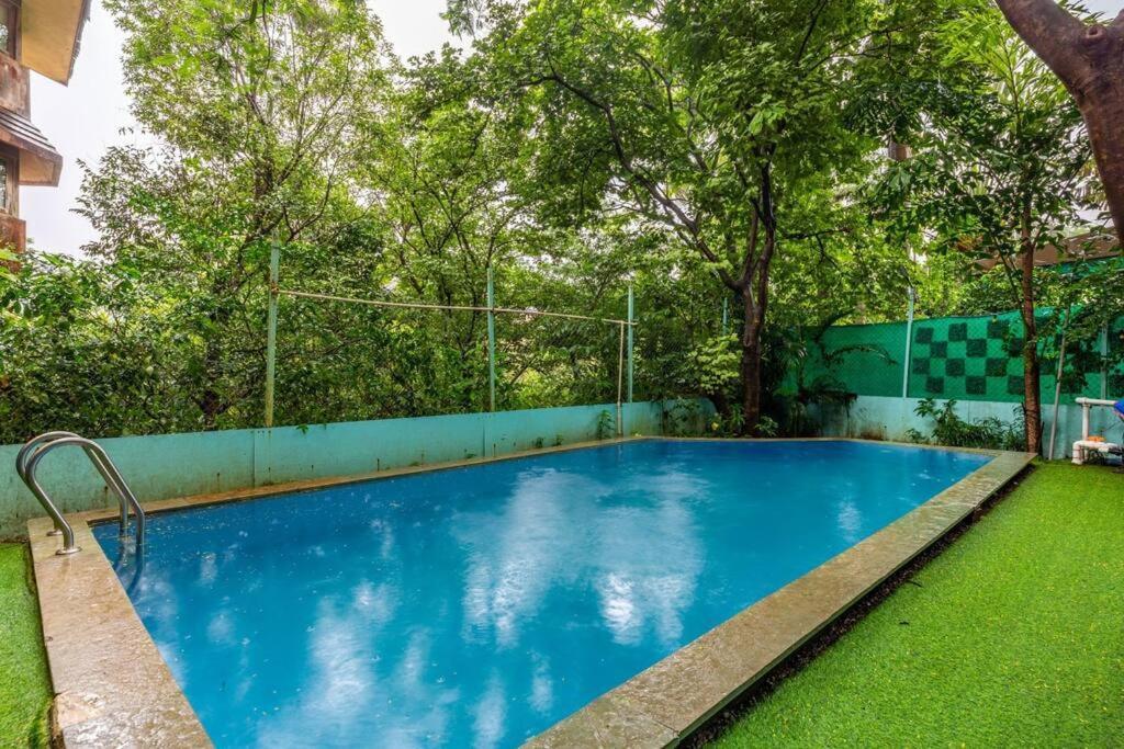 Лонавала: Leisurely Stays Blue chimes Pool 4BHK Lonavla