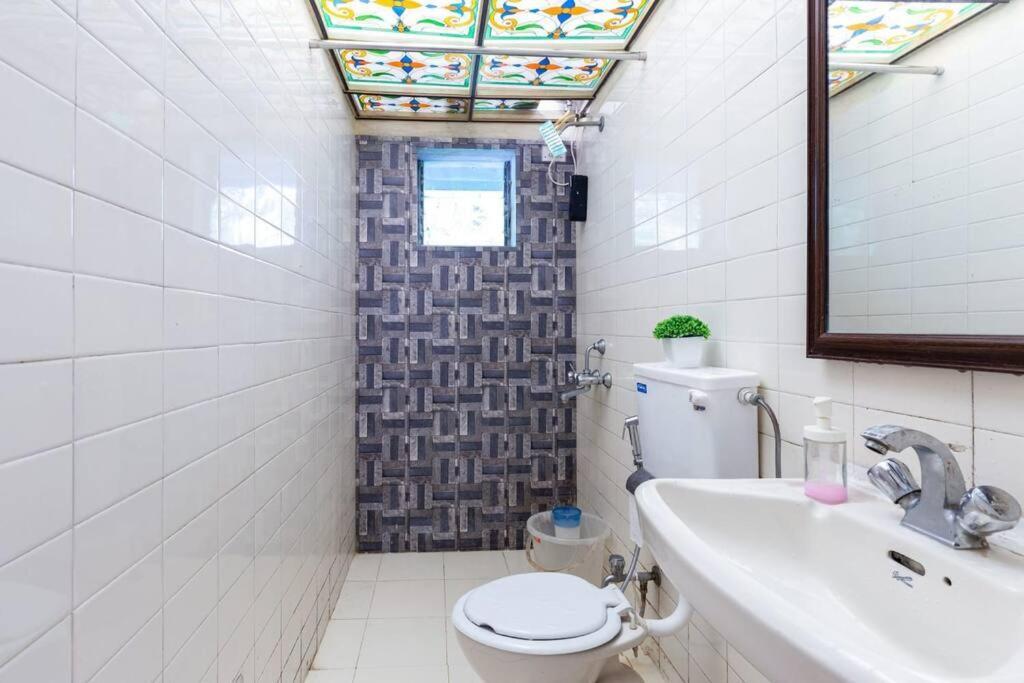Лонавала: Leisurely Stays Blue chimes Pool 4BHK Lonavla