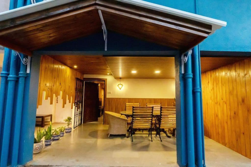 Лонавала: Leisurely Stays Blue chimes Pool 4BHK Lonavla