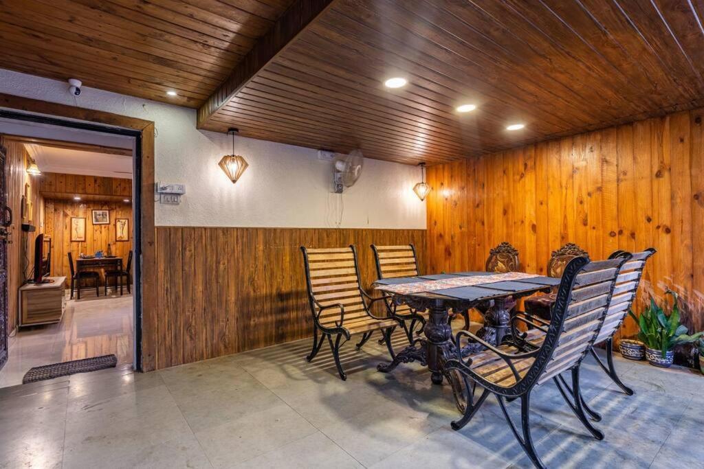 Лонавала: Leisurely Stays Blue chimes Pool 4BHK Lonavla
