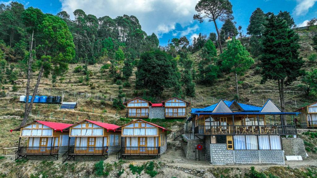 Наинитал: Buransh Valley Resort