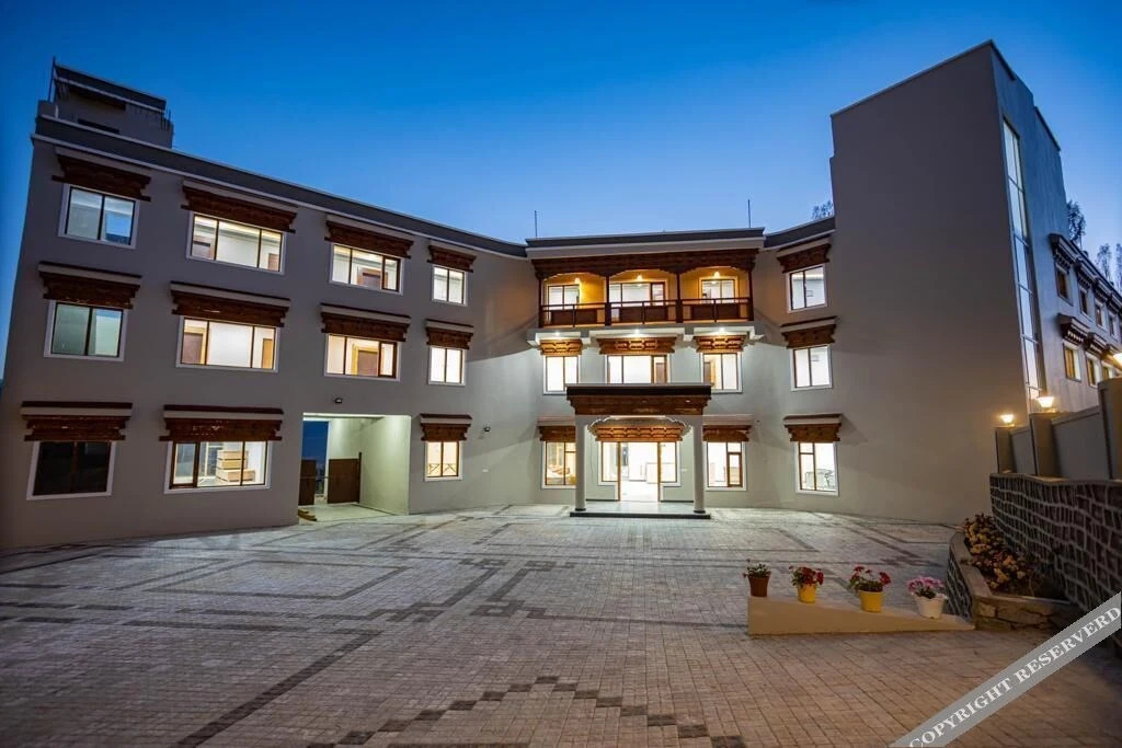 Лех: Hotel Karma Residency