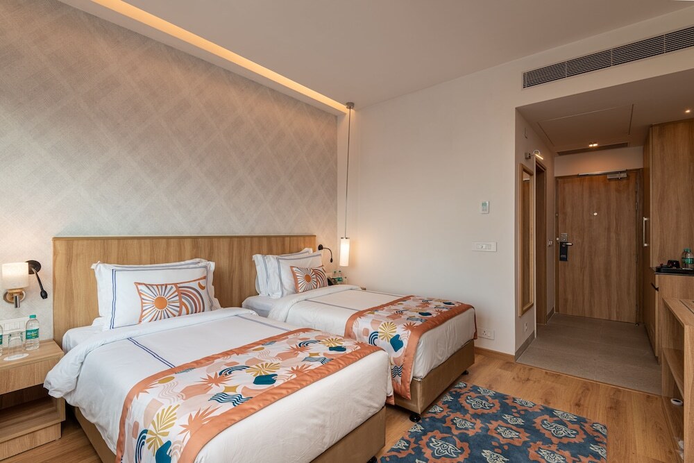 Большая Нойда: ExpoInn Suites and Convention