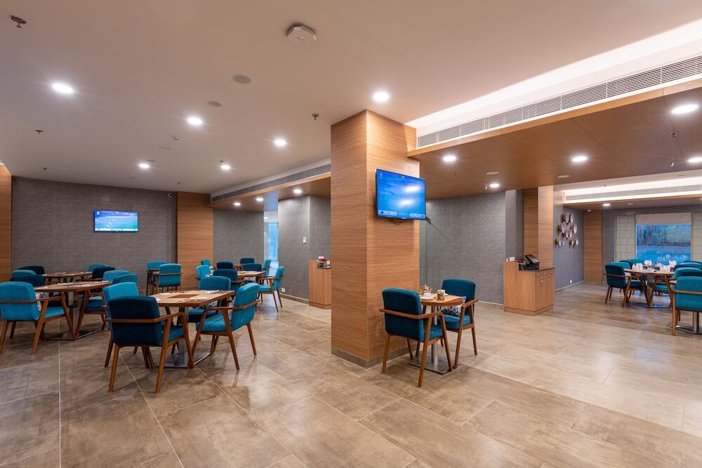 Большая Нойда: ExpoInn Suites and Convention
