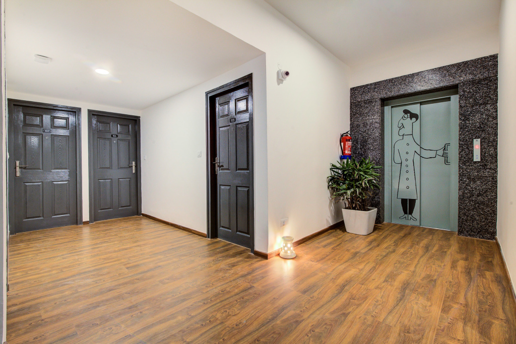 Нойда: OYO Townhouse 76945 Sec 19
