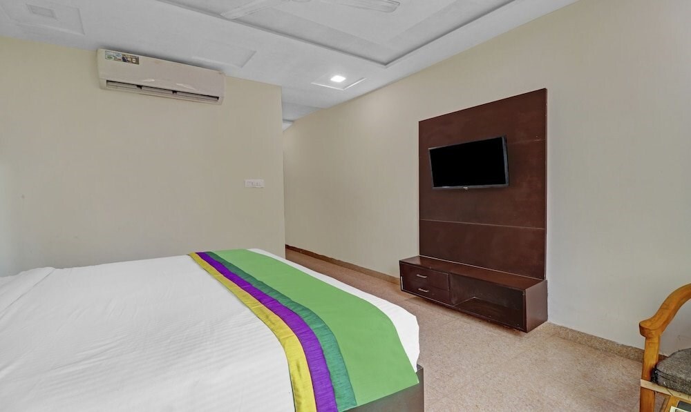 Агра: Treebo Trend Hotel Grand Father