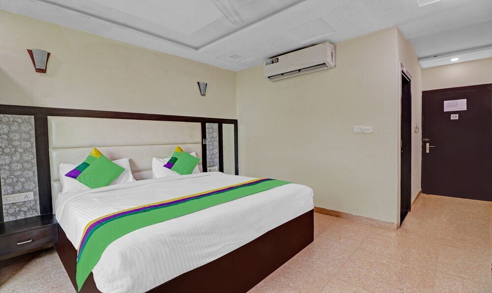 Агра: Treebo Trend Hotel Grand Father