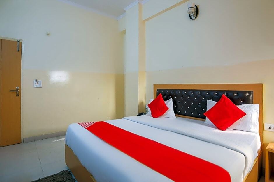 Нойда: OYO 28629 Hotel Crosswind