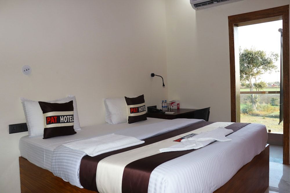 Индаур: Pat Hotels