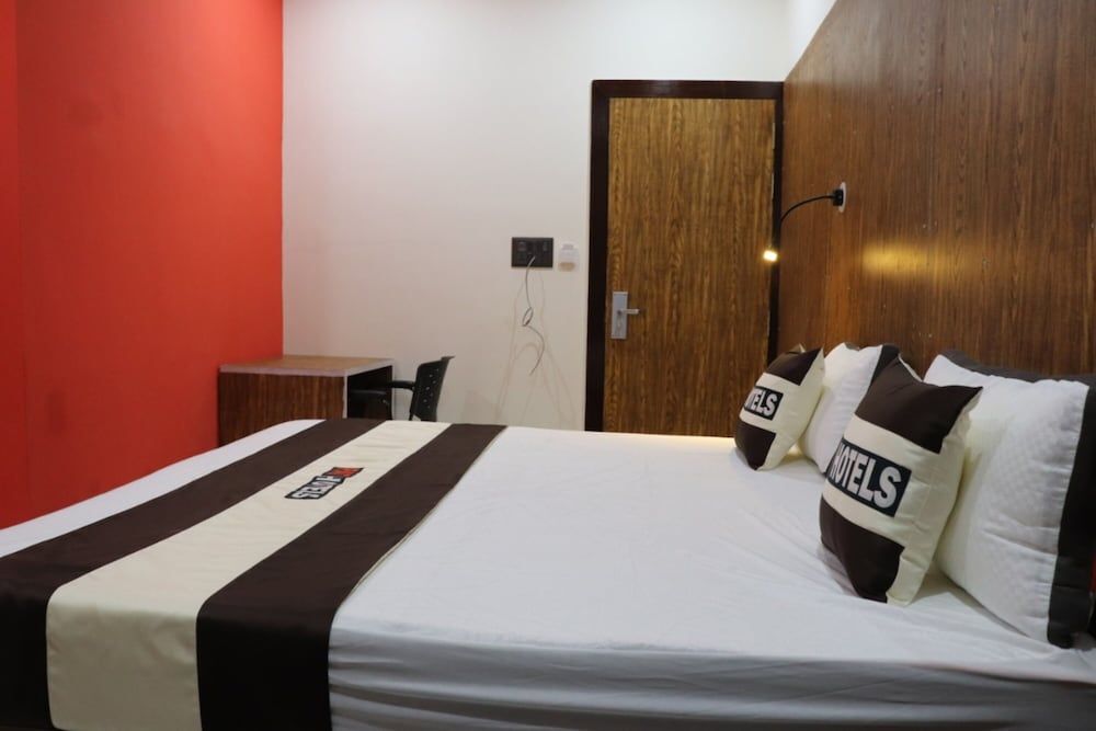 Индаур: Pat Hotels