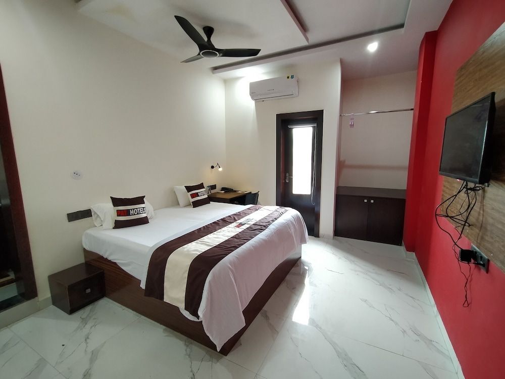 Индаур: Pat Hotels