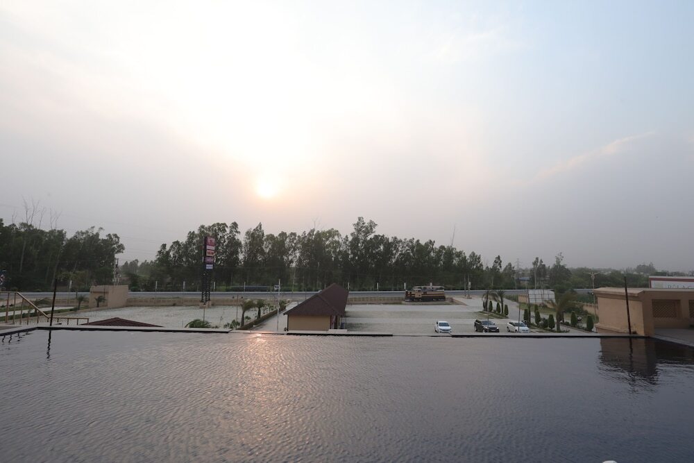 Амбала: Regenta Central City Vilas Palace Ambala