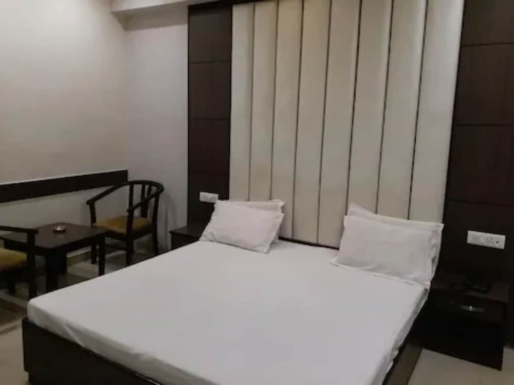 Амбала: Goroomgo Pal Regency Ambala