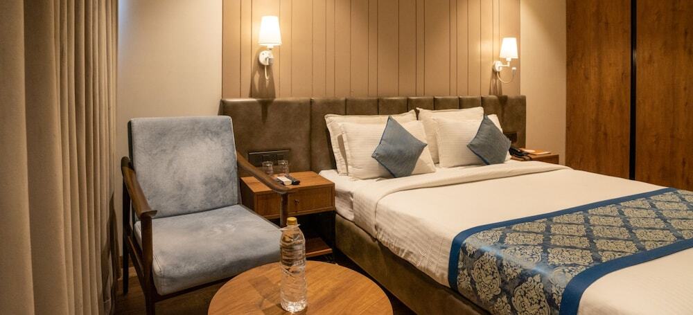 Ахмедабад: Pinnacle Grand Hotel & Banquets