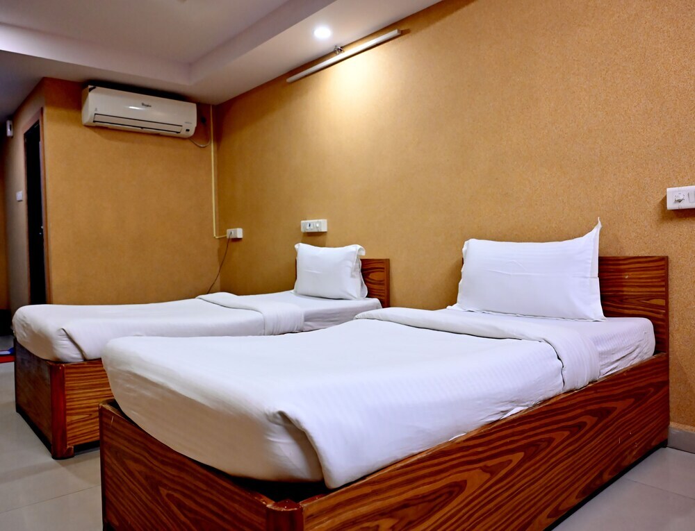 Анклешвар: Hotel Aeron Plaza