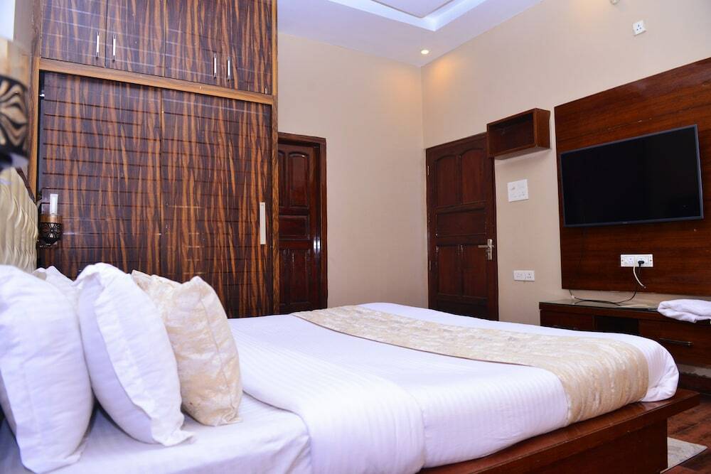 Алипур: Hotel Signature Villa