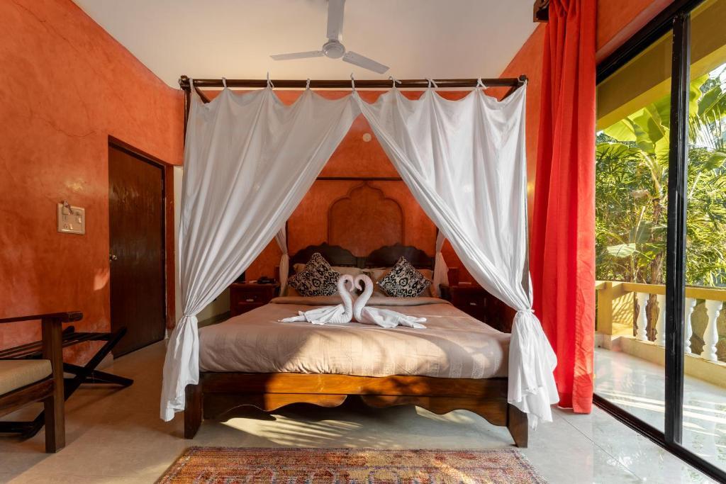 Морджим: juSTa  Morjim Beach Resort and Spa