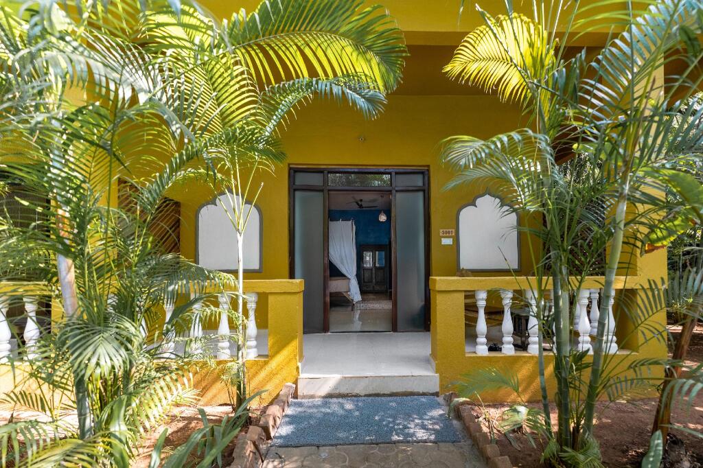 Морджим: juSTa  Morjim Beach Resort and Spa