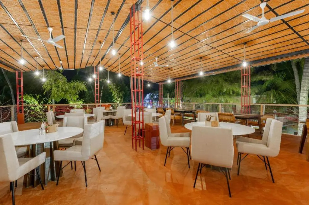 Морджим: juSTa  Morjim Beach Resort and Spa