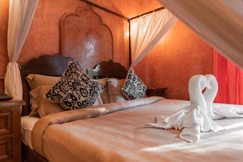 Морджим: juSTa  Morjim Beach Resort and Spa