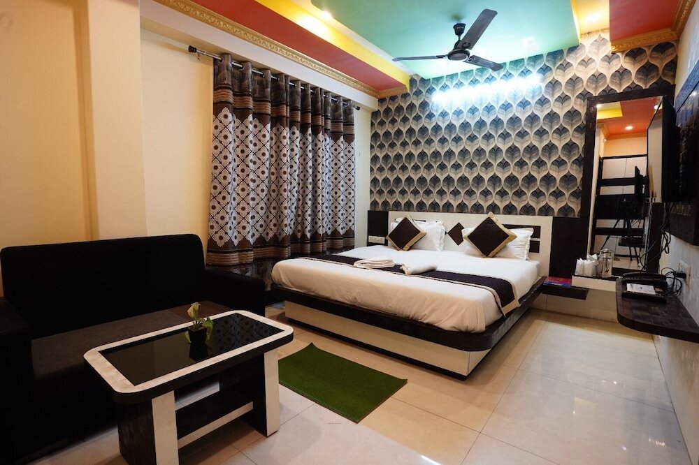 Силигури: Tirupati Lodge Private Limited