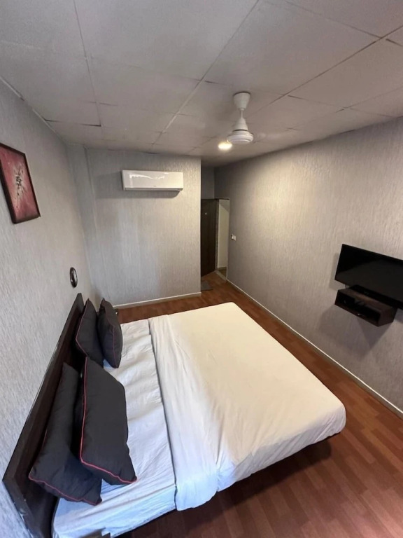 Сурат: Hotel Gokul Solitaire - Surat