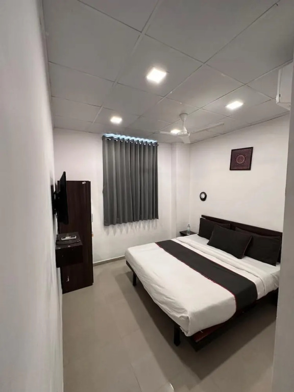Сурат: Hotel Gokul Solitaire - Surat