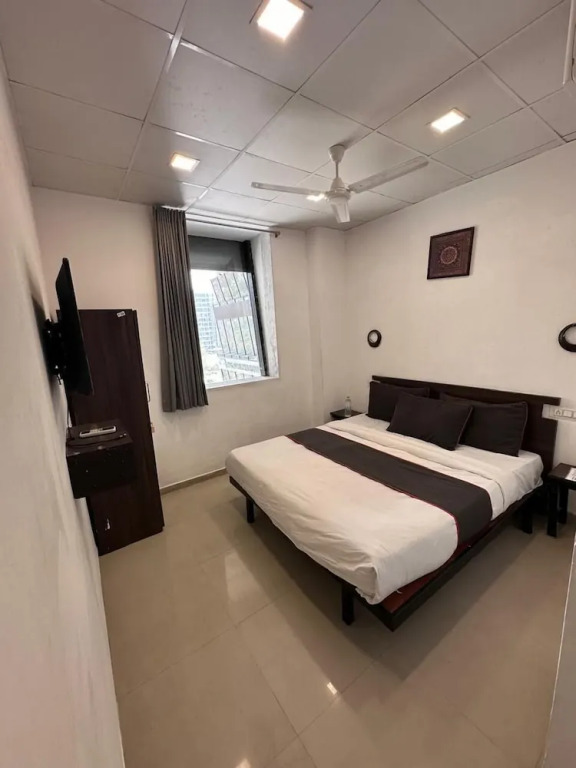 Сурат: Hotel Gokul Solitaire - Surat