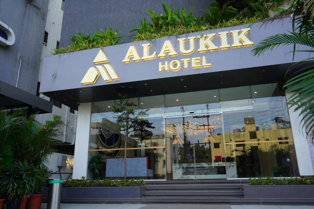Ширди: Alaukik Hotel