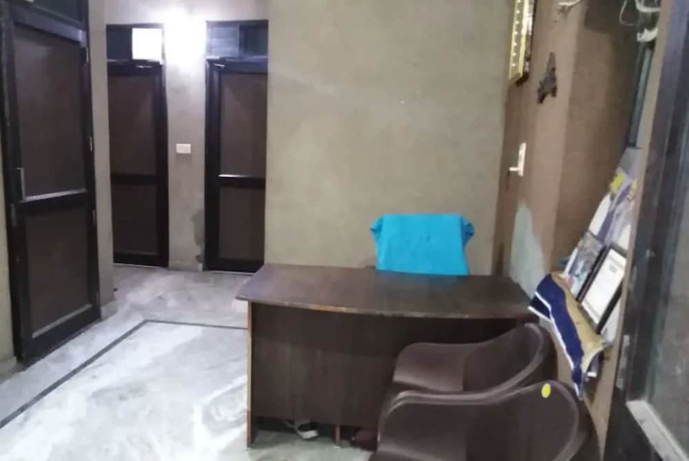 Амритсар: SIDHU GUEST HOUSE golden temple 400m walking distance