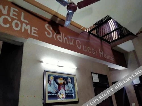 Амритсар: SIDHU GUEST HOUSE golden temple 400m walking distance