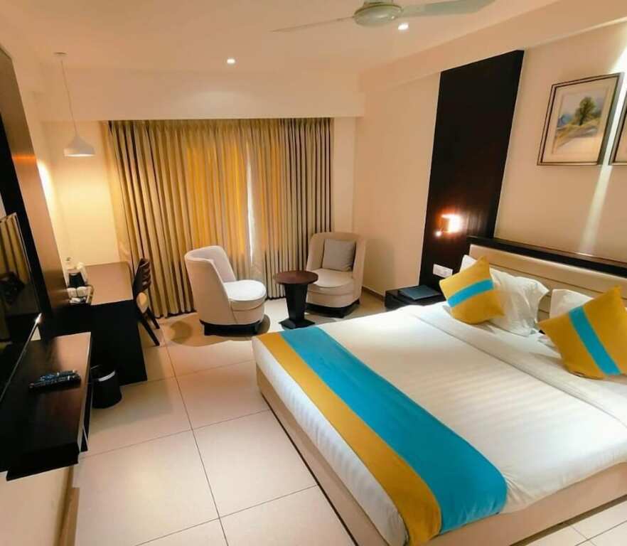 Ананд: Hotel Cypress