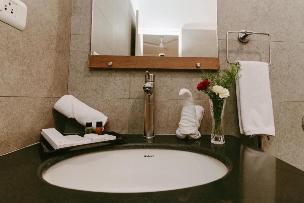 Бангалор: Athulya Square Rooms