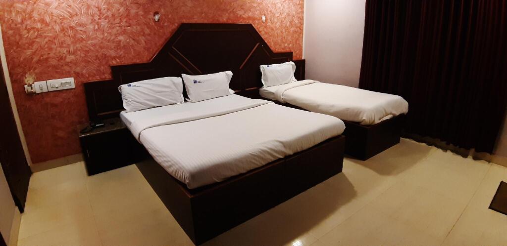 Ути: Hotel Lake Residency