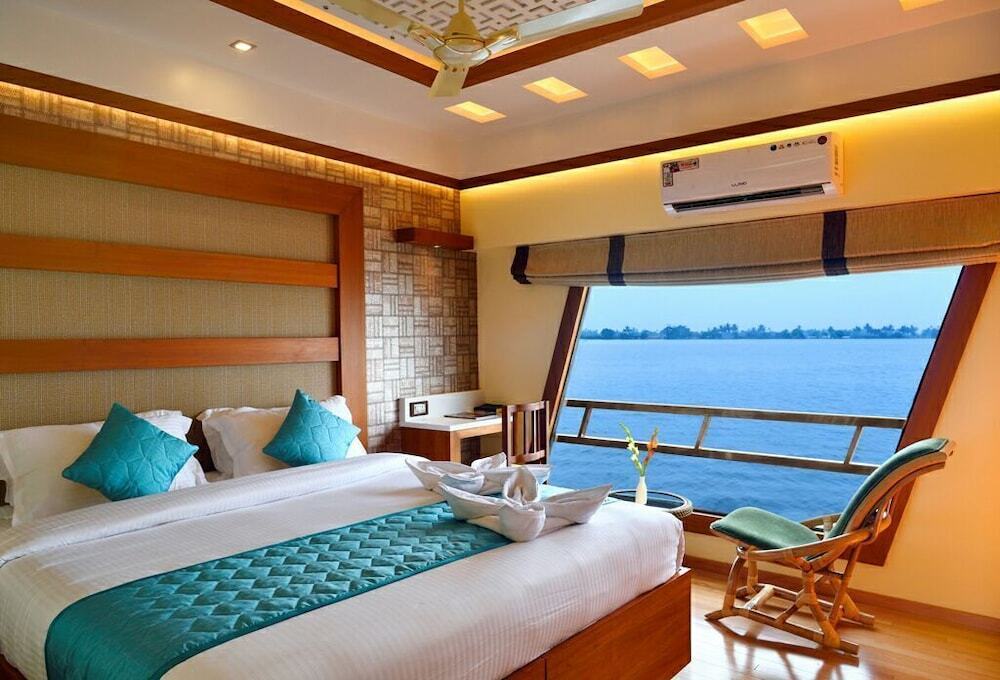 Аллеппи: Kerala Boathouse
