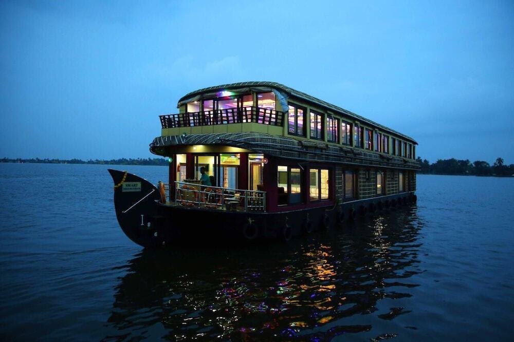 Аллеппи: Kerala Boathouse