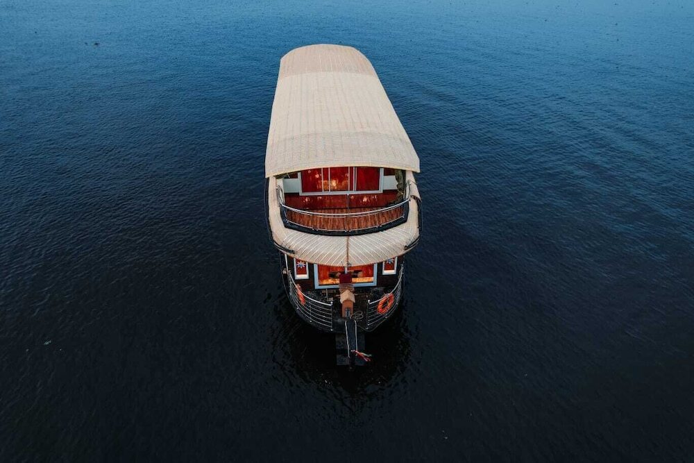 Аллеппи: Kerala Boathouse